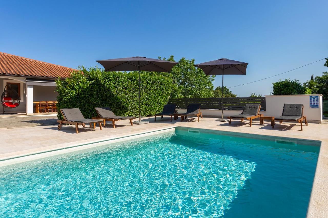 Villa Anavi Bicici ภายนอก รูปภาพ