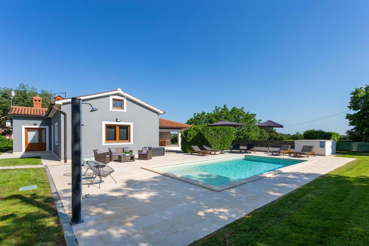 Villa Anavi Bicici ภายนอก รูปภาพ
