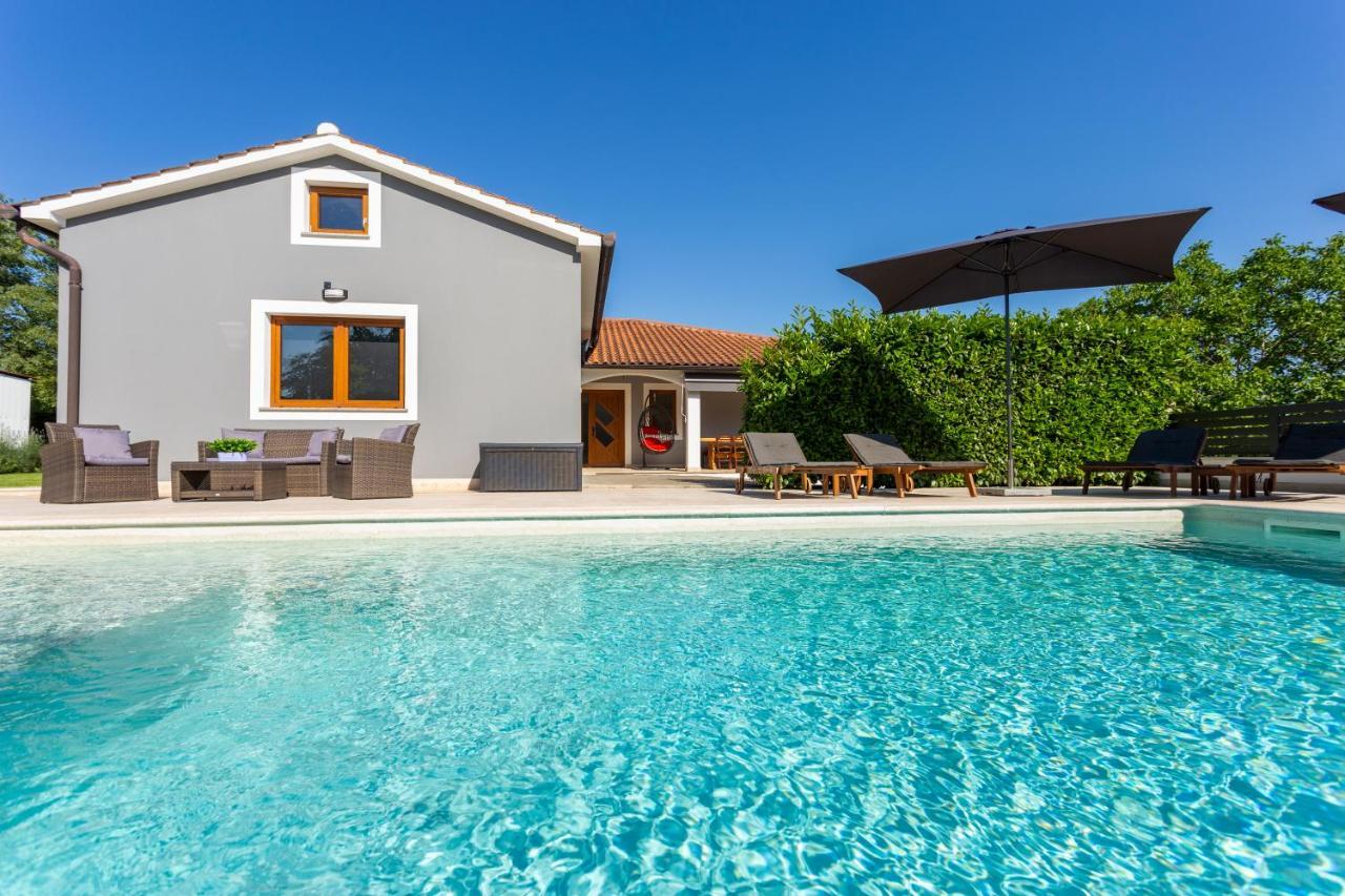 Villa Anavi Bicici ภายนอก รูปภาพ
