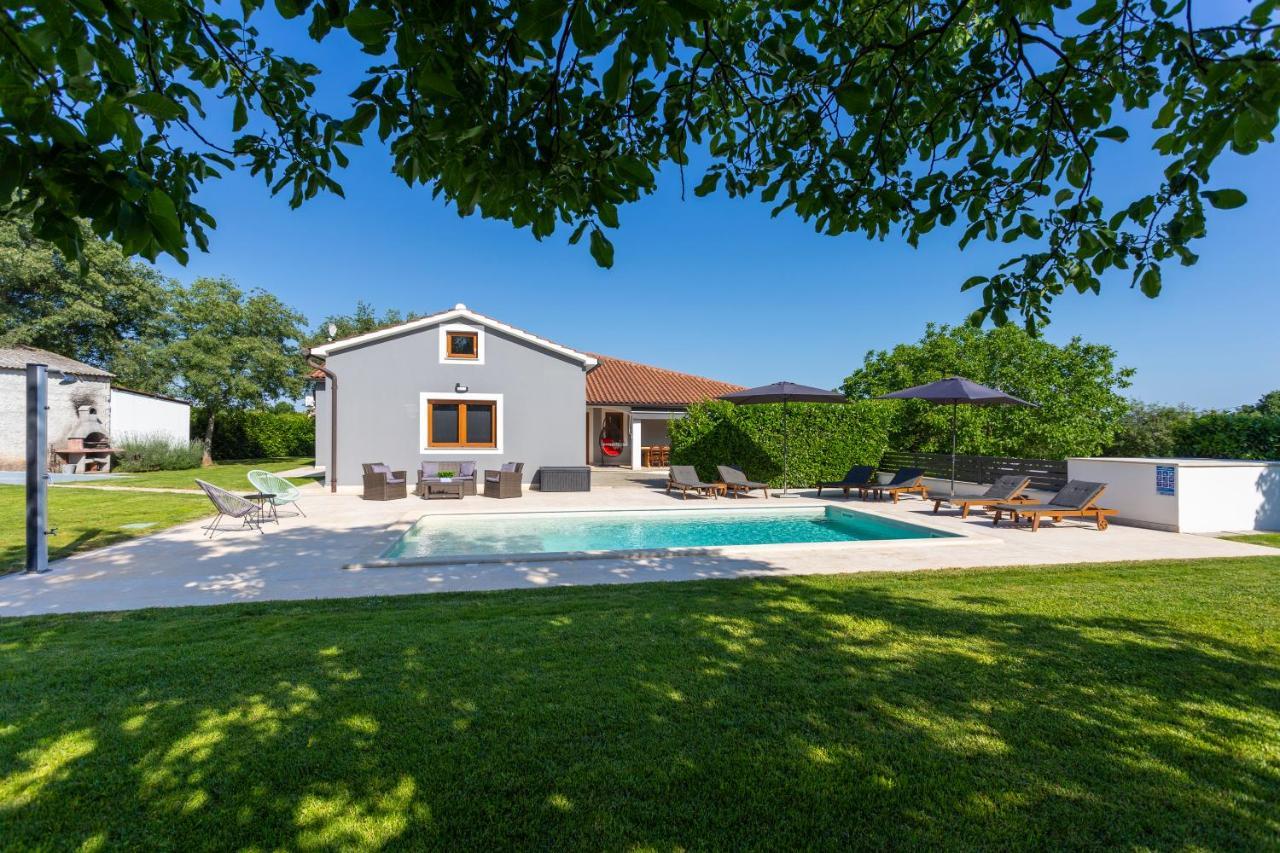 Villa Anavi Bicici ภายนอก รูปภาพ