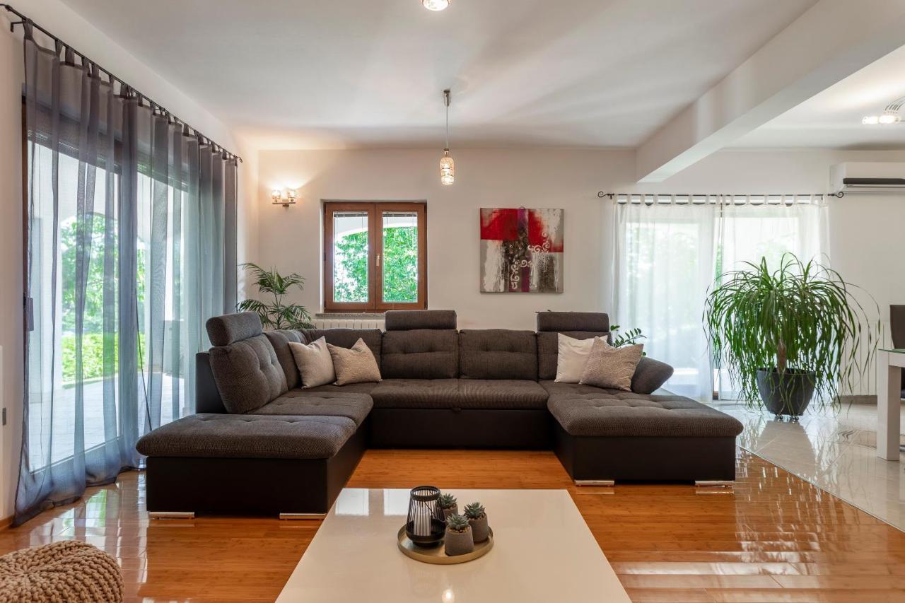 Villa Anavi Bicici ภายนอก รูปภาพ