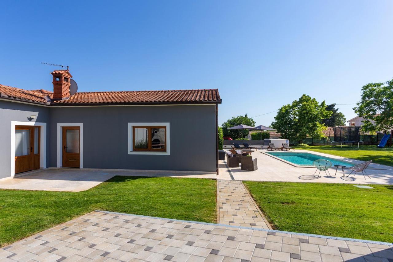 Villa Anavi Bicici ภายนอก รูปภาพ