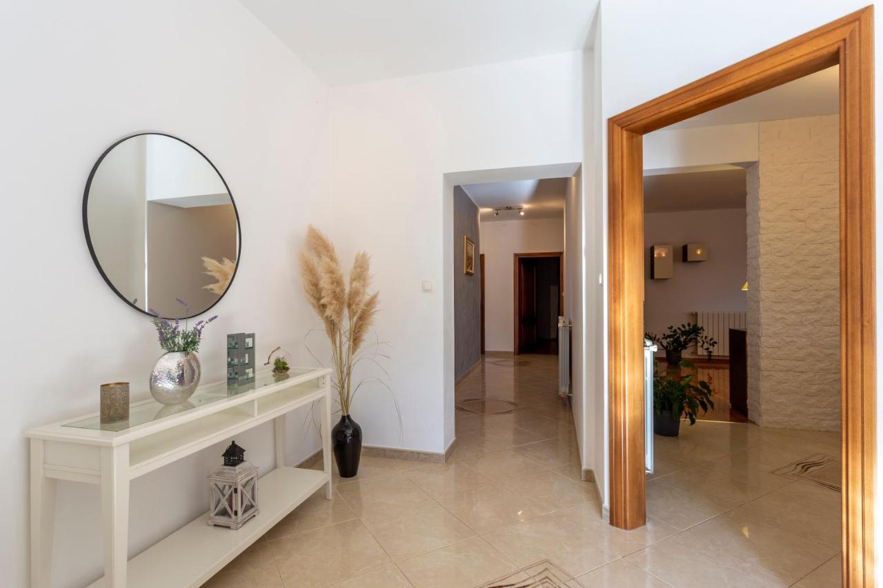 Villa Anavi Bicici ภายนอก รูปภาพ