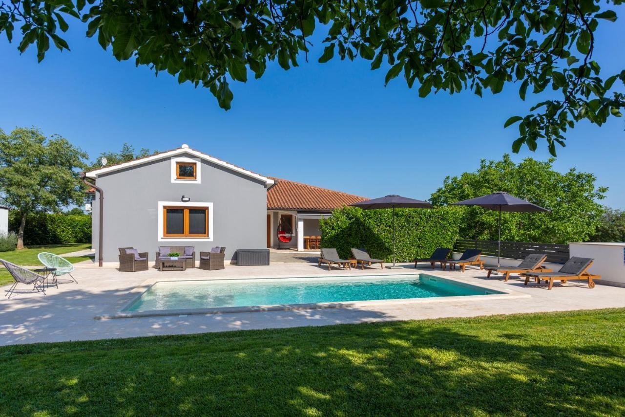 Villa Anavi Bicici ภายนอก รูปภาพ