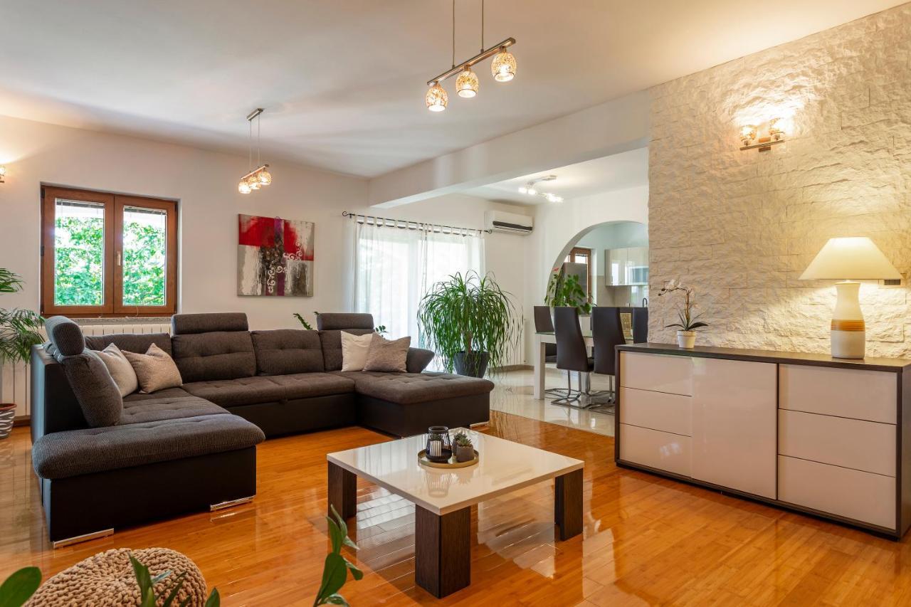 Villa Anavi Bicici ภายนอก รูปภาพ