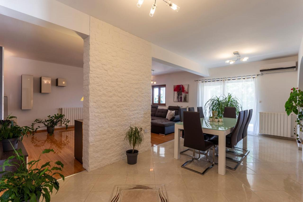 Villa Anavi Bicici ภายนอก รูปภาพ
