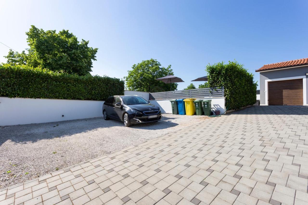 Villa Anavi Bicici ภายนอก รูปภาพ