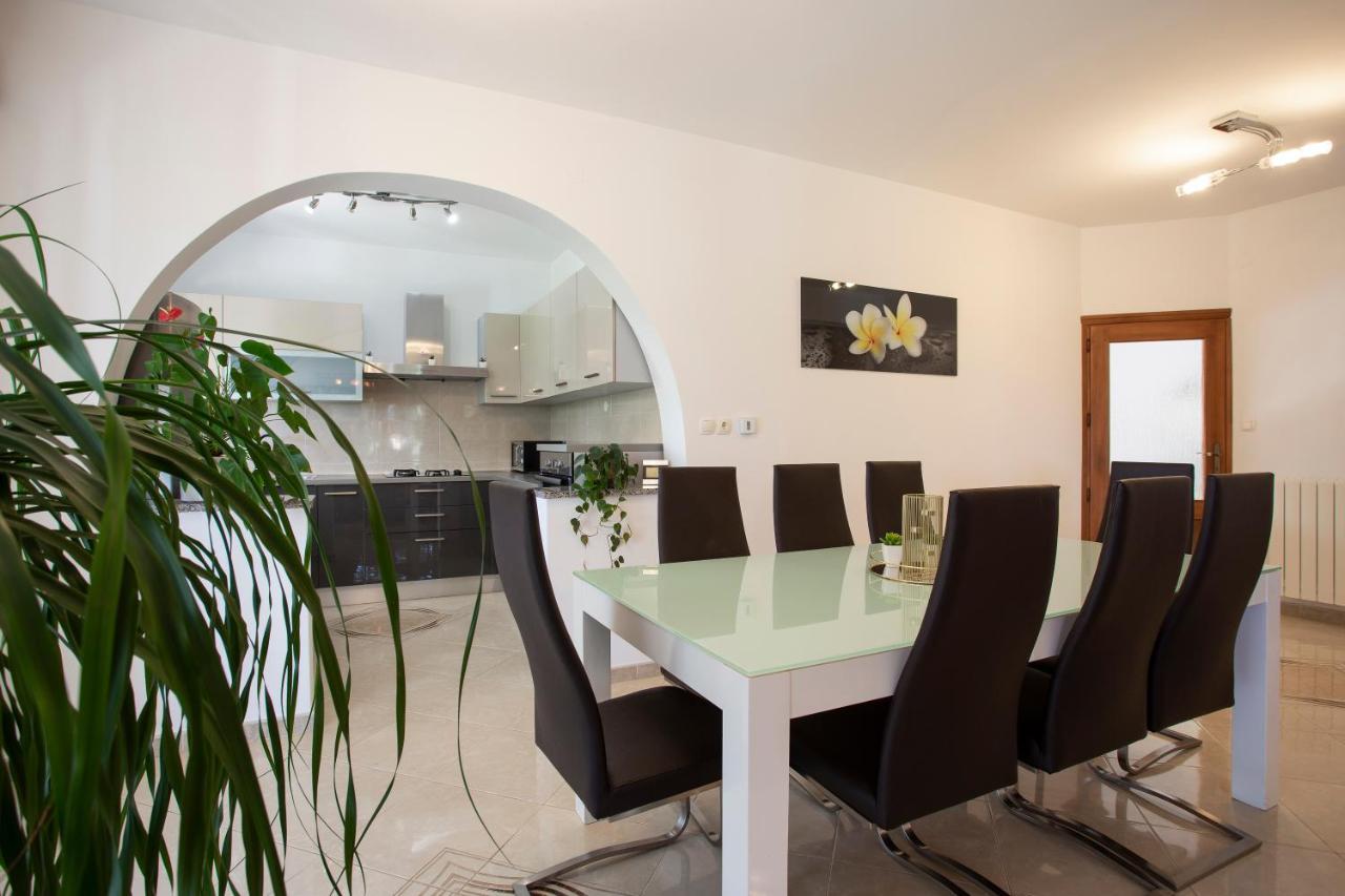 Villa Anavi Bicici ภายนอก รูปภาพ