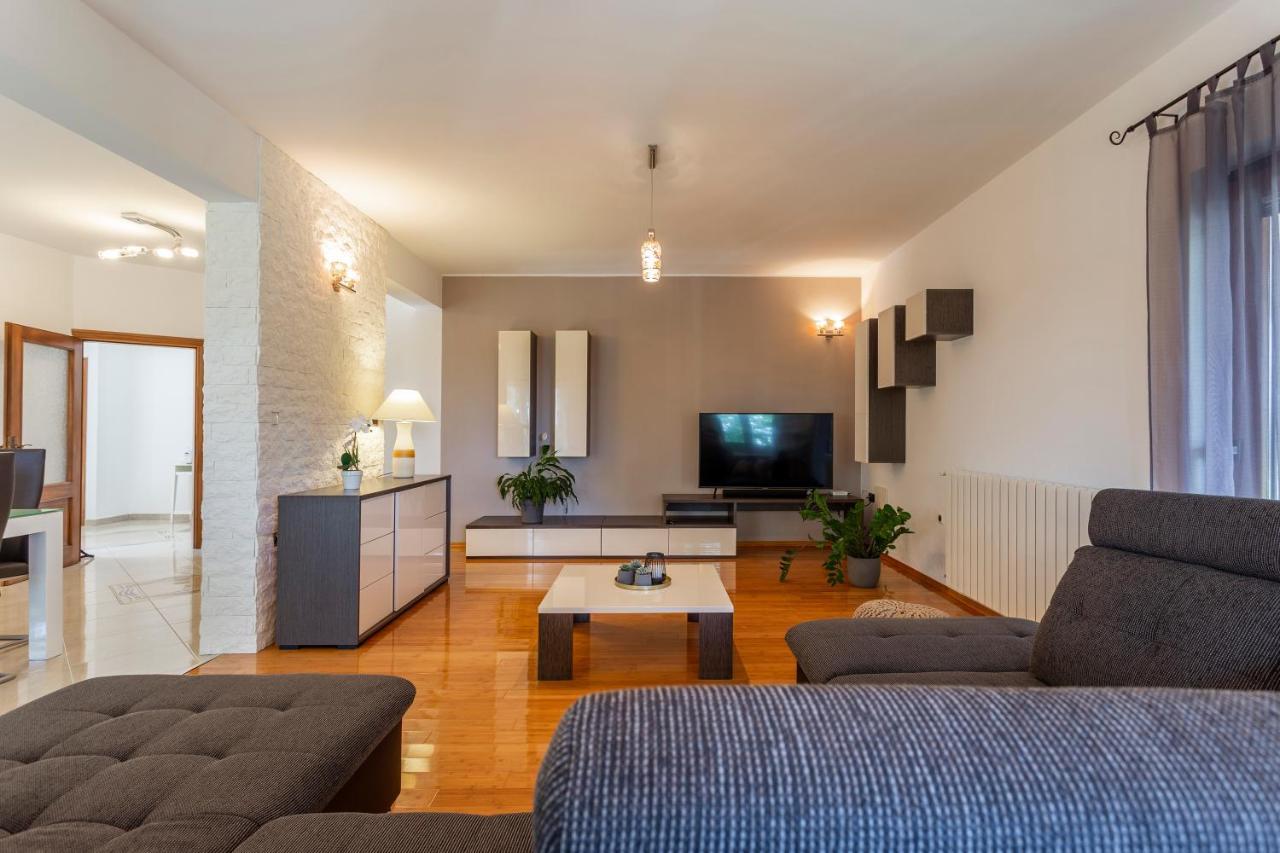 Villa Anavi Bicici ภายนอก รูปภาพ
